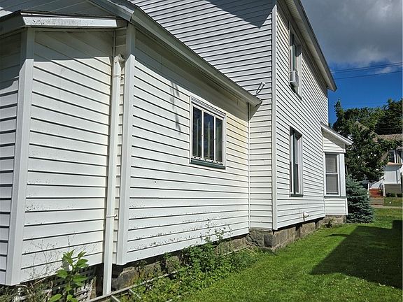 2nd image of 112 Biddle St