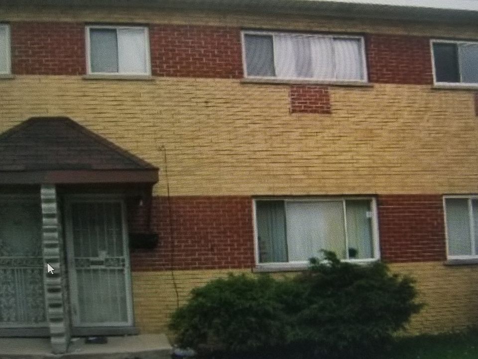 2nd image of 2221 W 171st St