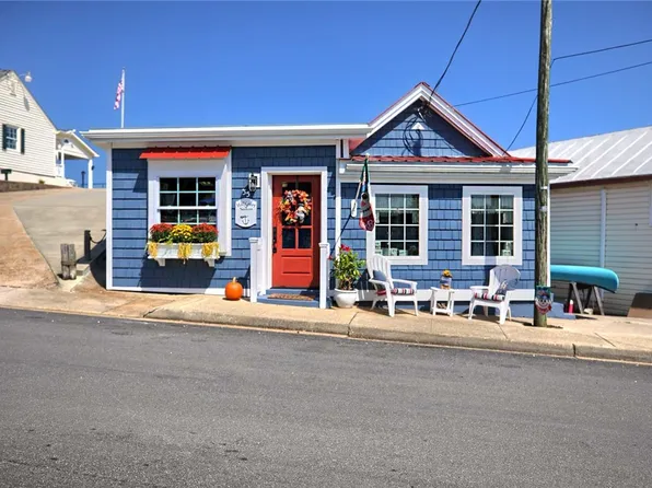 35 Watling St, Urbanna, VA 23175