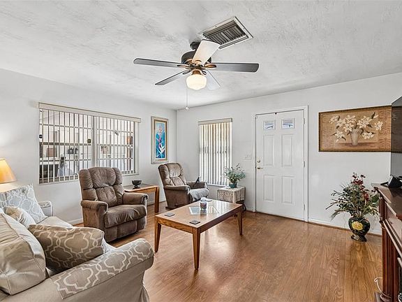 4th image of 6395 Treehaven Dr