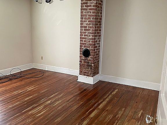 5th image of 303 E Lee St