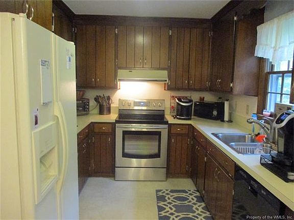 2nd image of 105 Patrick Henry Dr