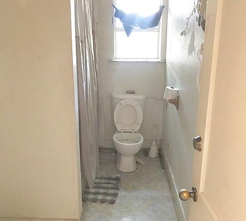 3rd image of 947 SW 36th St