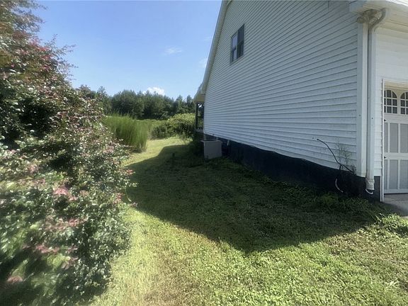 3rd image of 115 Mountain Springs Rd