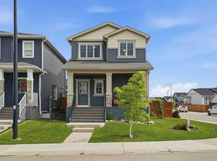 30 SW Juniper St, Okotoks, AB T1S 5S2