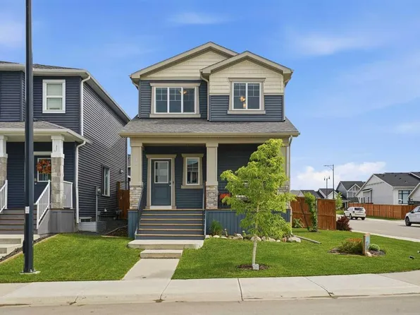 30 SW Juniper St, Okotoks, AB T1S 5S2