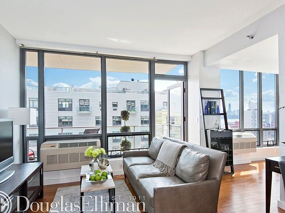 3rd image of 48-15 11th St #11C