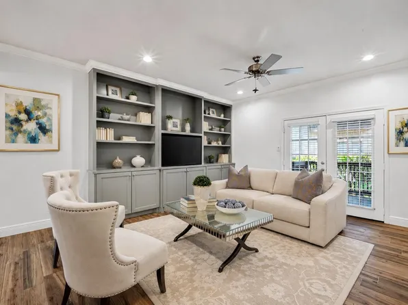 11711 Memorial Dr APT 649, Houston, TX 77024