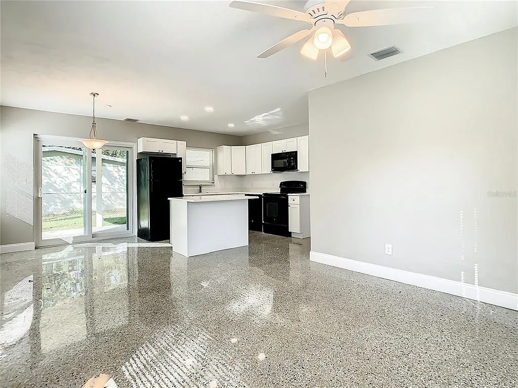 2 bed, 1.0 bath, 768 sqft, $2,100 — Photo 3