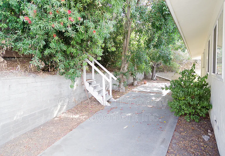 5220 Joan Ct — Photo 20