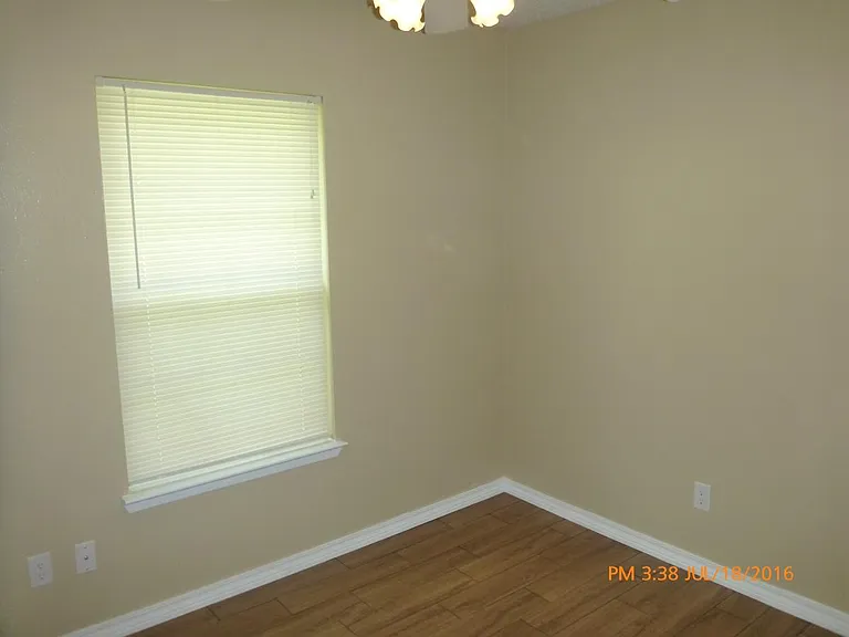 5555 Crestwood Dr — Photo 2
