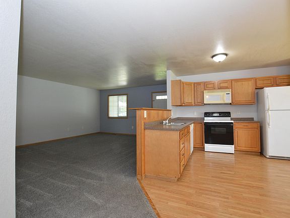 2nd image of 332 Willow St