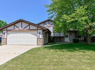 3300 E Woodview Ave, Oak Creek, WI 53154