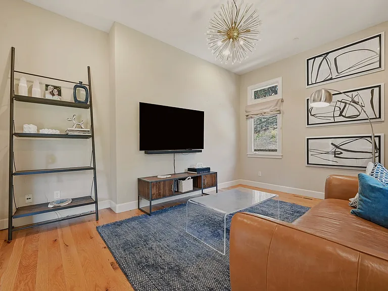 2491 Spring Mountain Rd — Photo 25