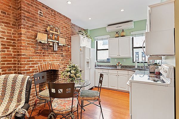 1st image of 148 Stanton St APT 3
