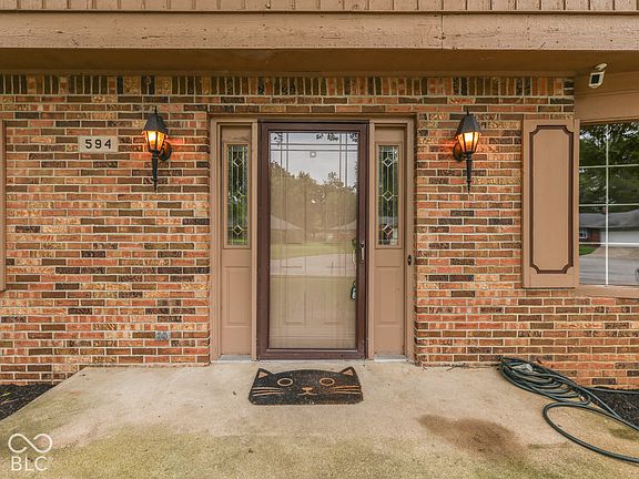3rd image of 594 Watterson Ct