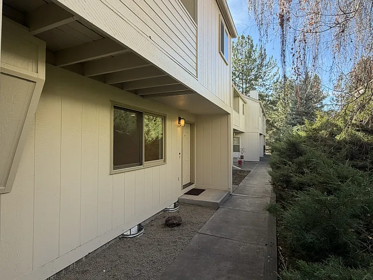 1050 NE Butler Market Rd #20 — Photo 36