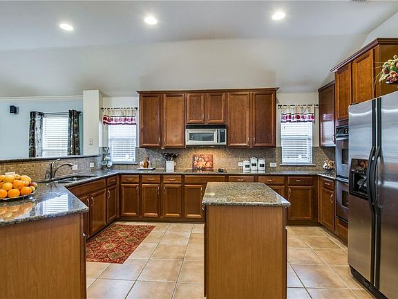 3rd image of 11467 La Grange Dr