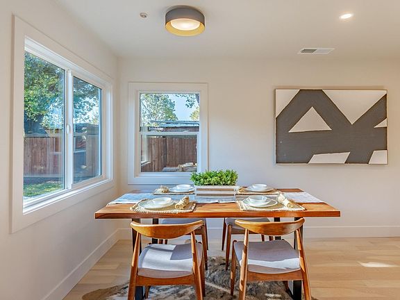 5th image of 2256 Glen Way