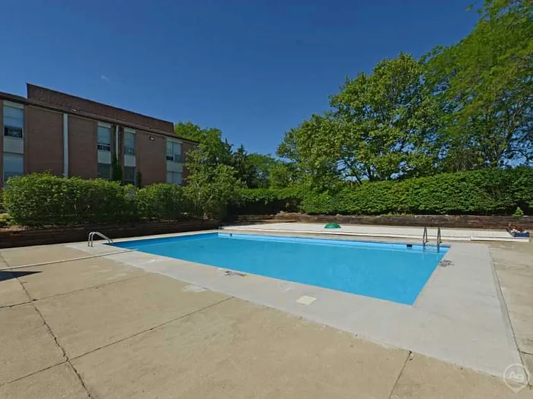 Winterwood Apartments — Photo 9