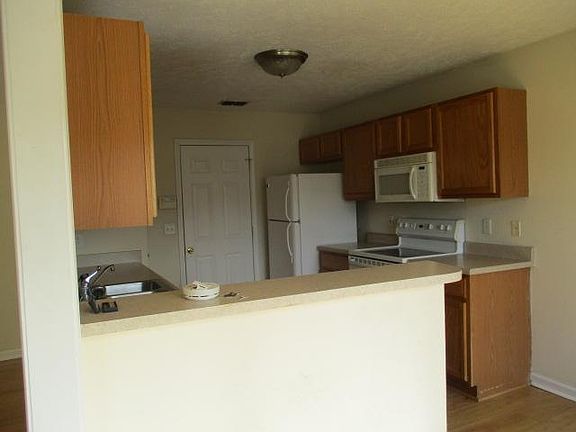 5th image of 3121 Holsted Dr