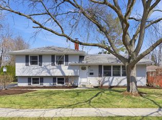 329 Tanoak Ln, Naperville, IL 60540