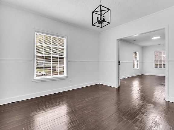 5th image of 3520 Bowen Ave