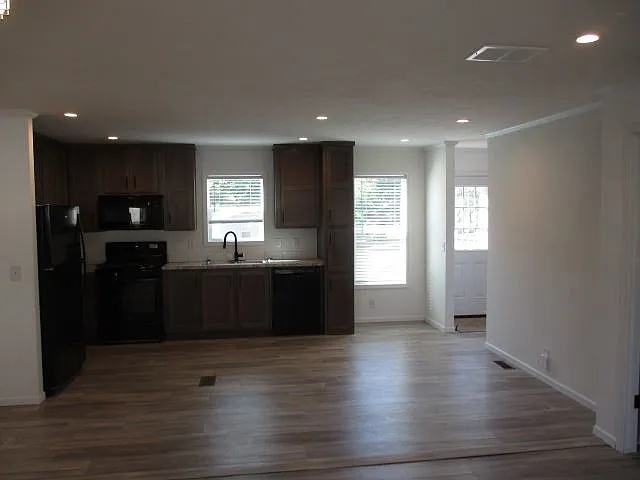 3 bed, 2.0 bath, 1251 sqft, $1,850 — Photo 2