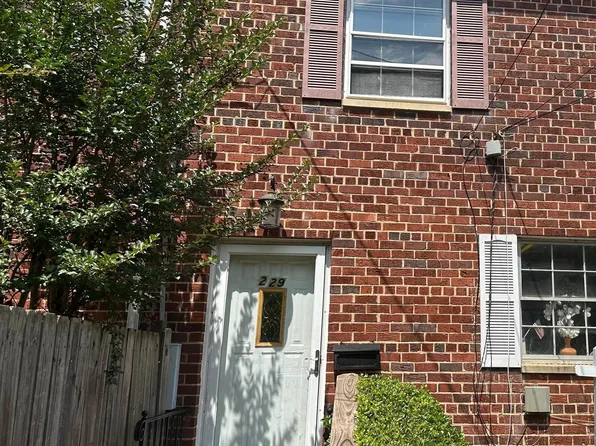 229 Tennessee Ave, Alexandria, VA 22305