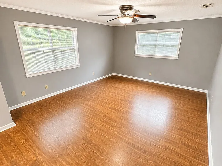 436 E McKinley Ave — Photo 3