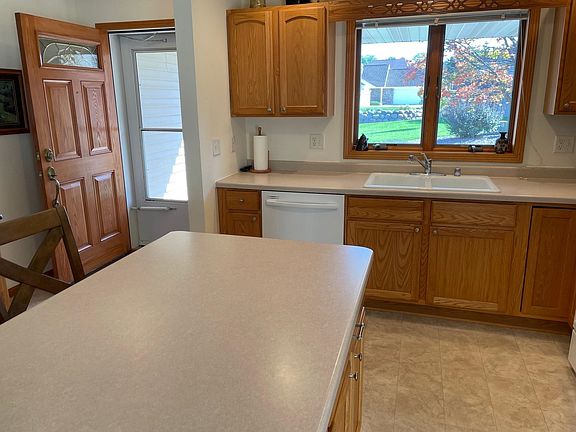 4th image of 614 Prairie Hills Dr