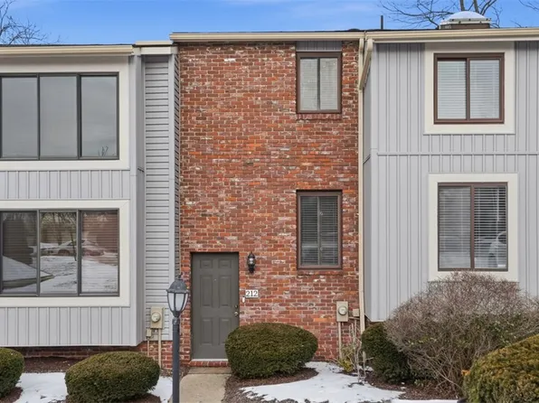 212 Serendipity Dr, Coraopolis, PA 15108