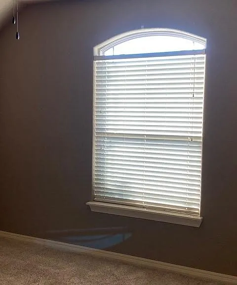 2886 N Seneca Ave — Photo 10