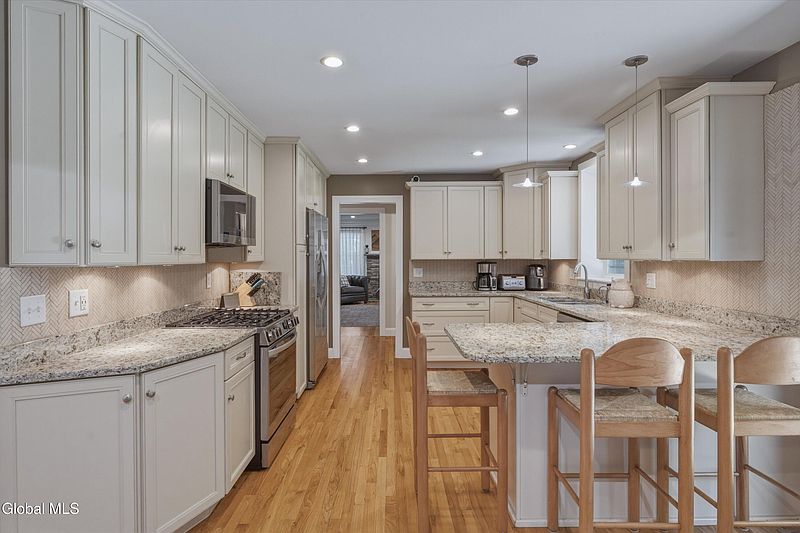 4th image of 21 Heather Drive