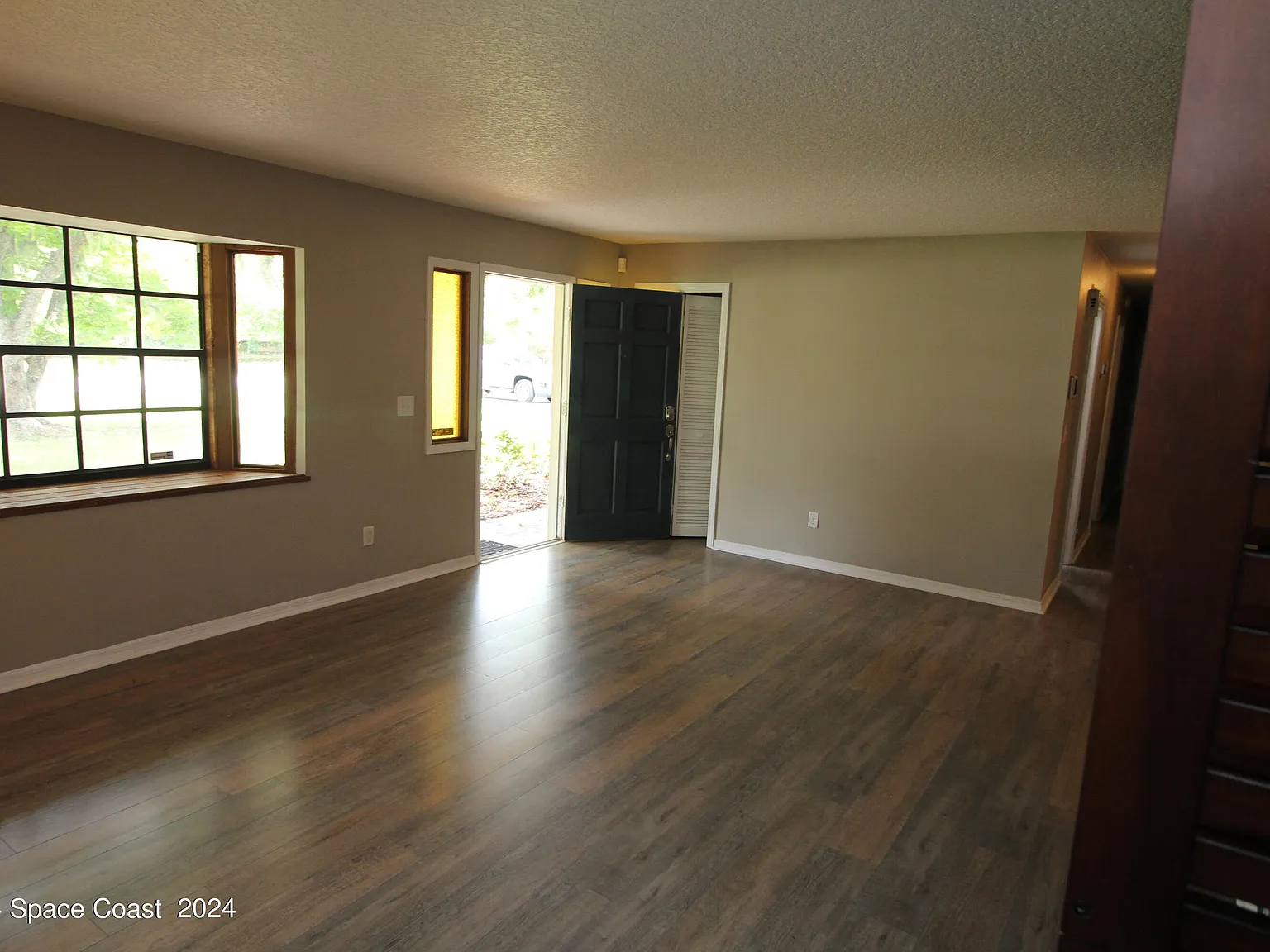 3 bed, 2.0 bath, 1731 sqft, $2,300 — Photo 4