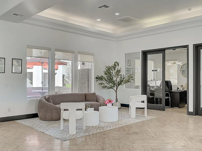 7413_Russell Rd-11
