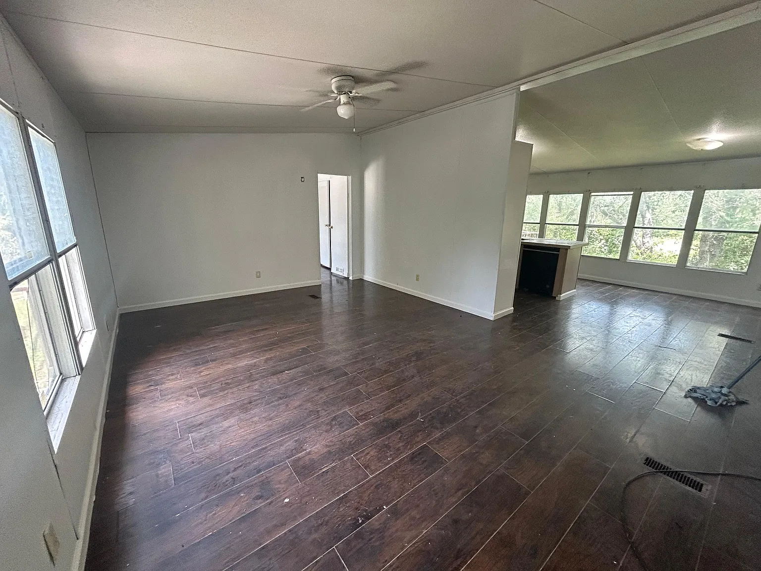 3 bed, 1796 sqft, $1,995 — Photo 2