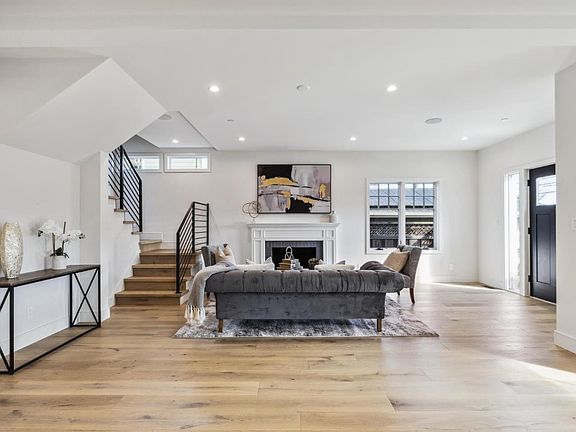 5th image of 1534 Edinburgh St