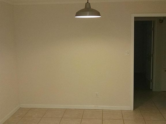 Eat-in area/dining room