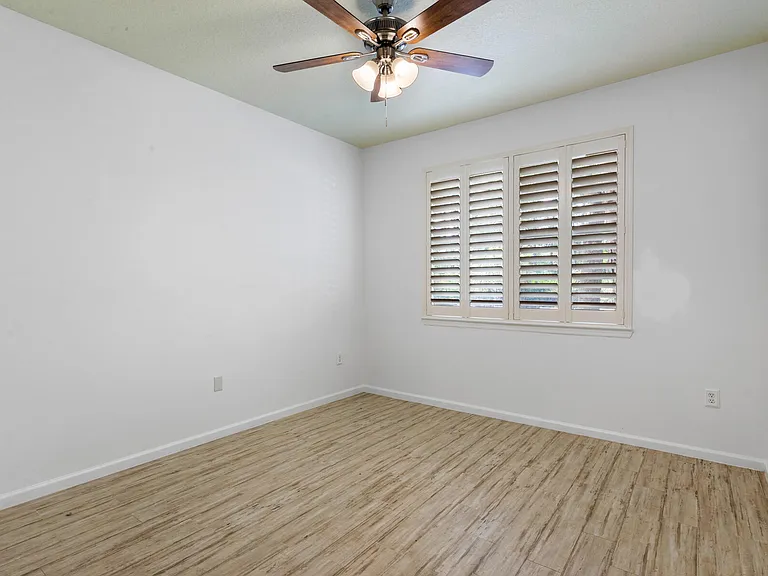 10103 Myrtlewood Cir W — Photo 18