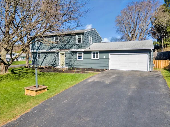 5 Wyman Dr, Rochester, NY 14622