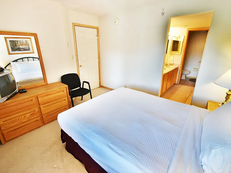 980 Lakepoint Dr #208 — Photo 12