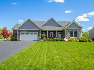 3258 Tanaberry Cir, Macedon, NY 14502