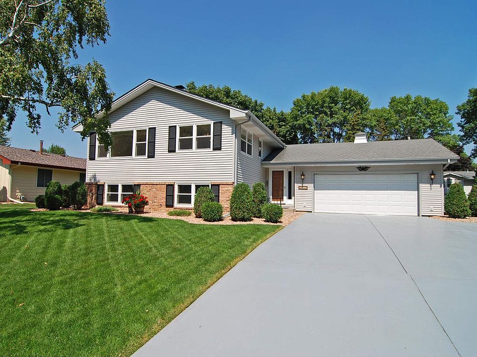 Beautiful front of home!!