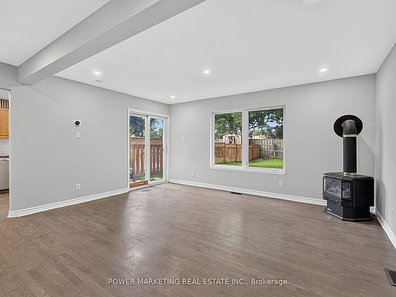 5th image of 986 Laporte St