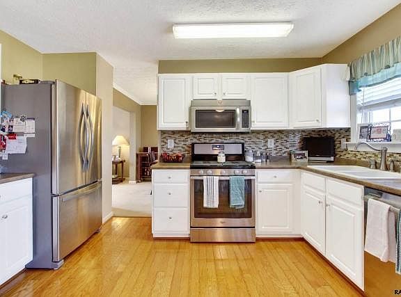 5th image of 15394 Revere Dr