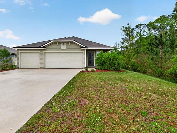 3rd image of 70144 Roseapple Ct