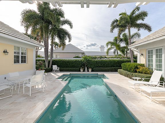 5th image of 70 Paget Ct