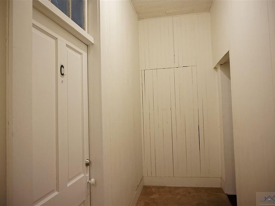 2nd image of 709 W 3rd St #C