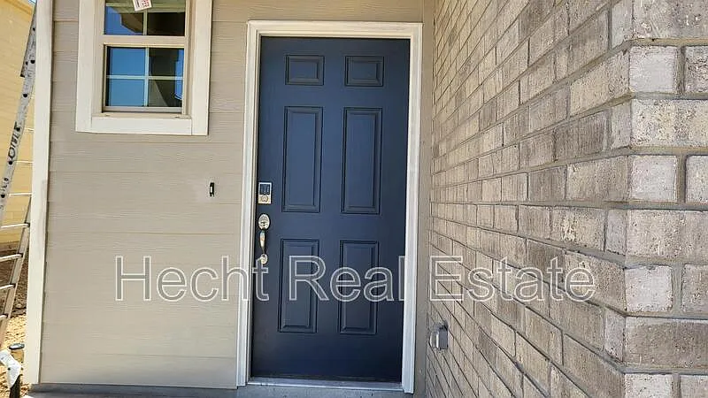 4 bed, 2.5 bath, 2102 sqft, $1,900 — Photo 4